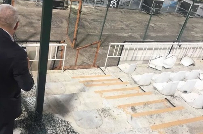 Ексклузивни кадри от потрошения сектор за гости на „Лаута“