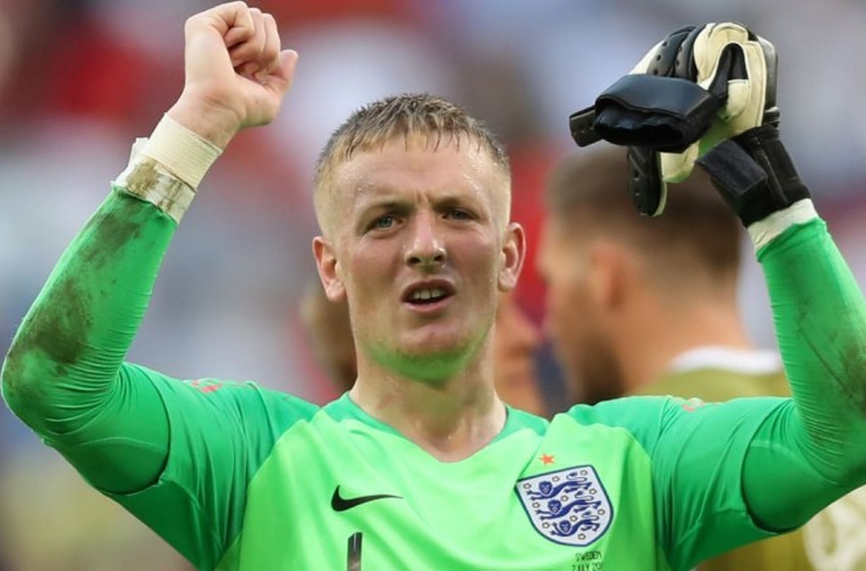 Евъртън без вратар за месец