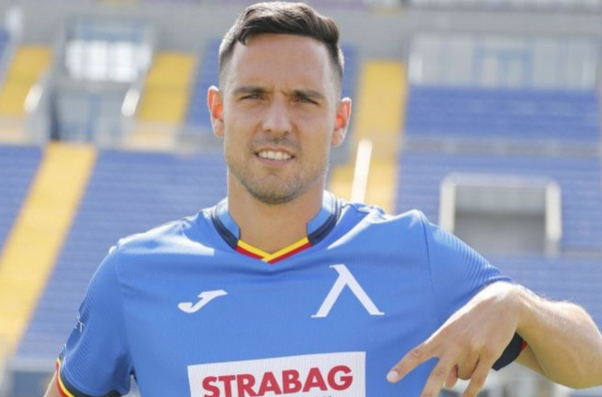 Левски тренира без петима футболисти