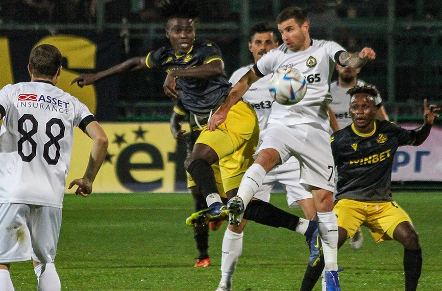 В Пловдив: Ботев би Славия след червен картон и 4 греди (ВИДЕО)