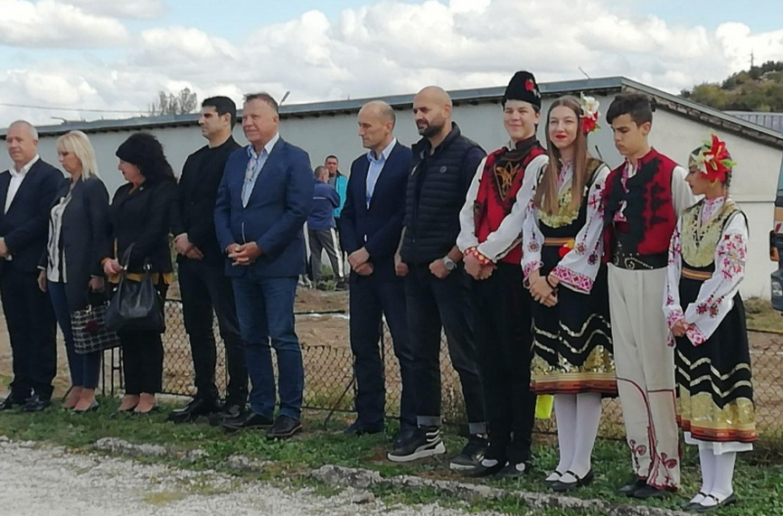 Първа копка на модерен футболен терен в Пещера с подкрепата на БФС