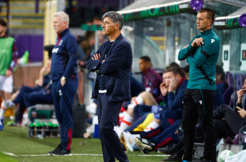 Андерлехт уволни треньора си след прекъснат мач (ВИДЕО)