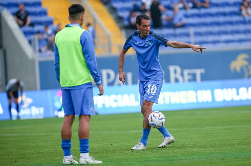 Левски тренира без трима титуляри