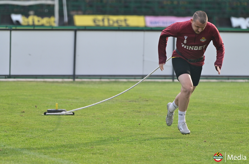 Неделев на крачка от завръщане в игра