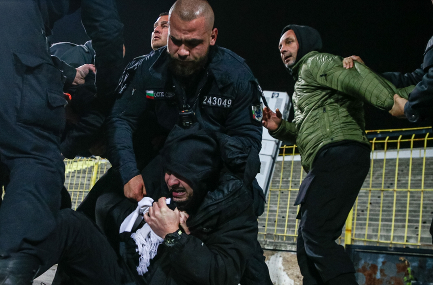 ИЗВЪНРЕДНО: Тежко наказание за Левски