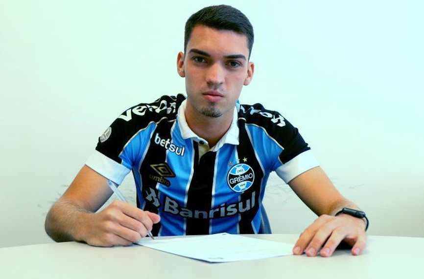 Спартак (Вн) освободи защитник, за да се ожени