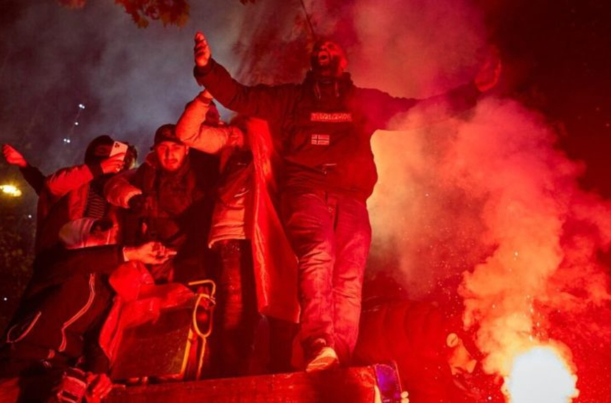 Масови арести в Париж след успеха над Англия