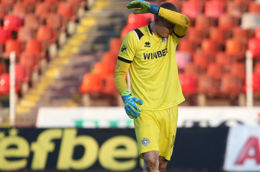 Локо (Сф) се раздели с вратар