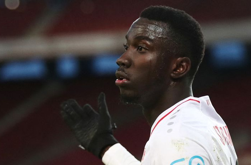 Нападател на Щутгарт с нов договор