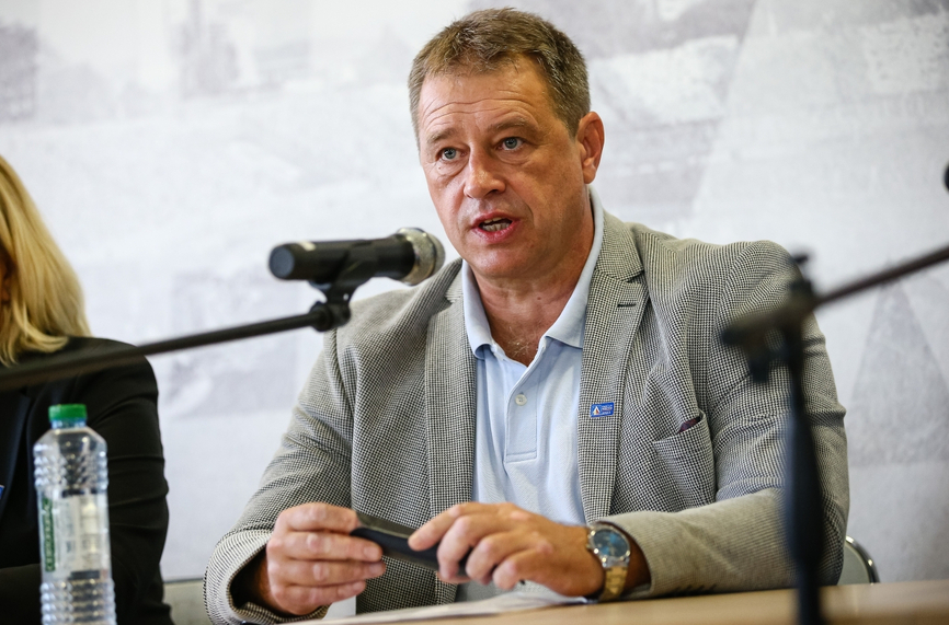 СКАНДАЛ: Фенове на Левски с тежко обвинение към директор!