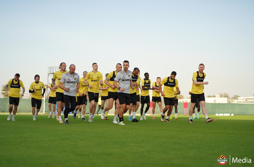 Ботев (Пд) ще играе 4х30 минути контрола в Дубай