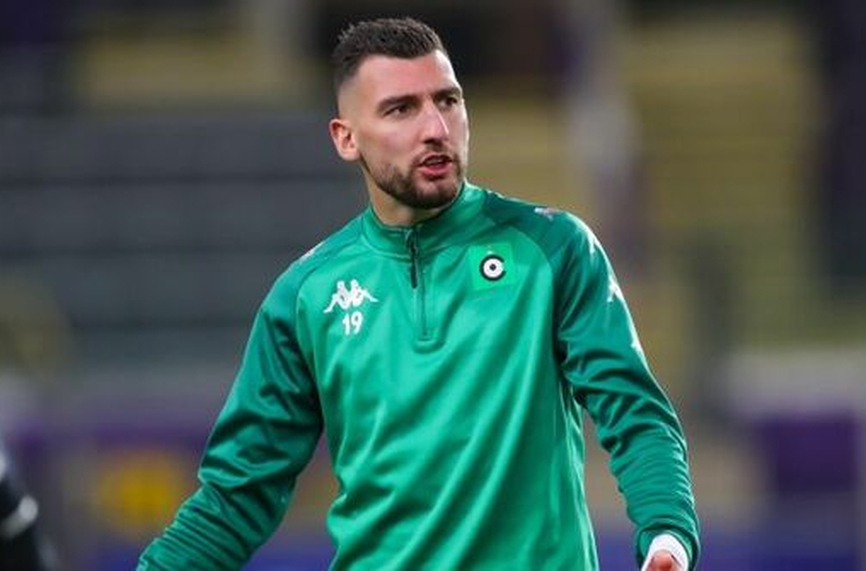 Велковски подписва с последния в Полша