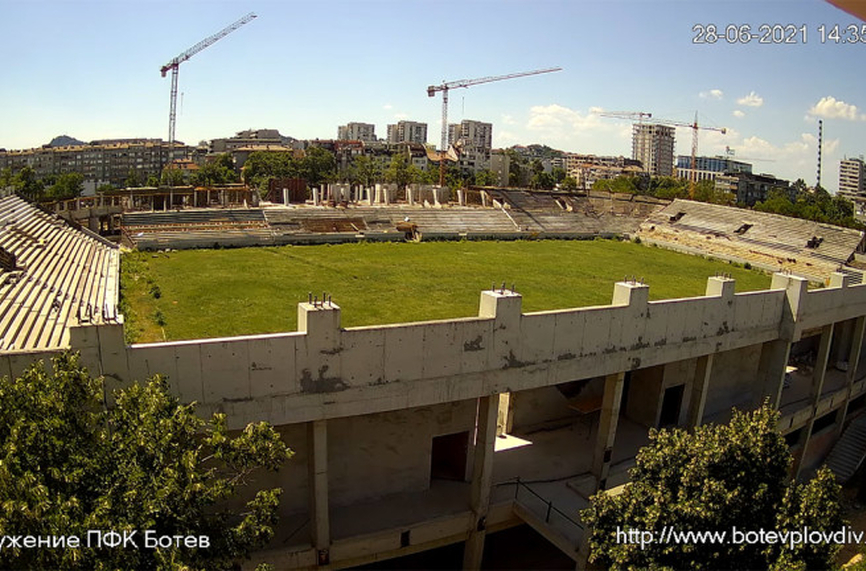 Върнаха работниците на Колежа