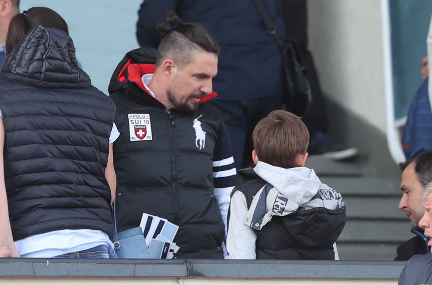 Бижутера гледа Левски