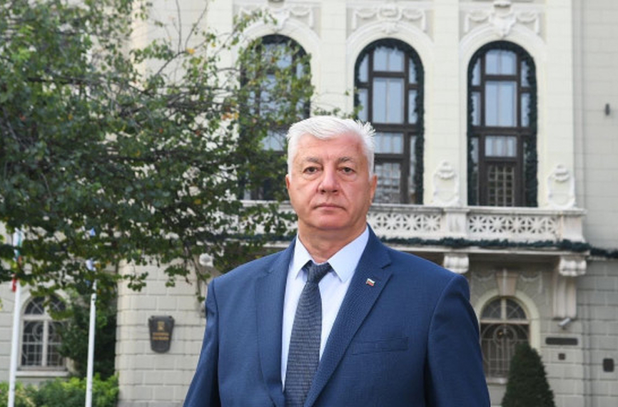По колко ще плащат Ботев и Локомотив за "Колежа" и "Лаута"