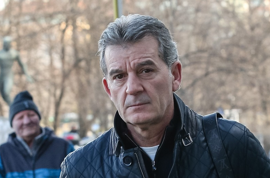 Костадинов: Бербатов е много активен след загубите на България