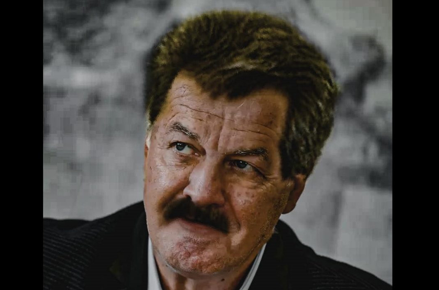 НКП с ироничен коментар и колаж на Сираков