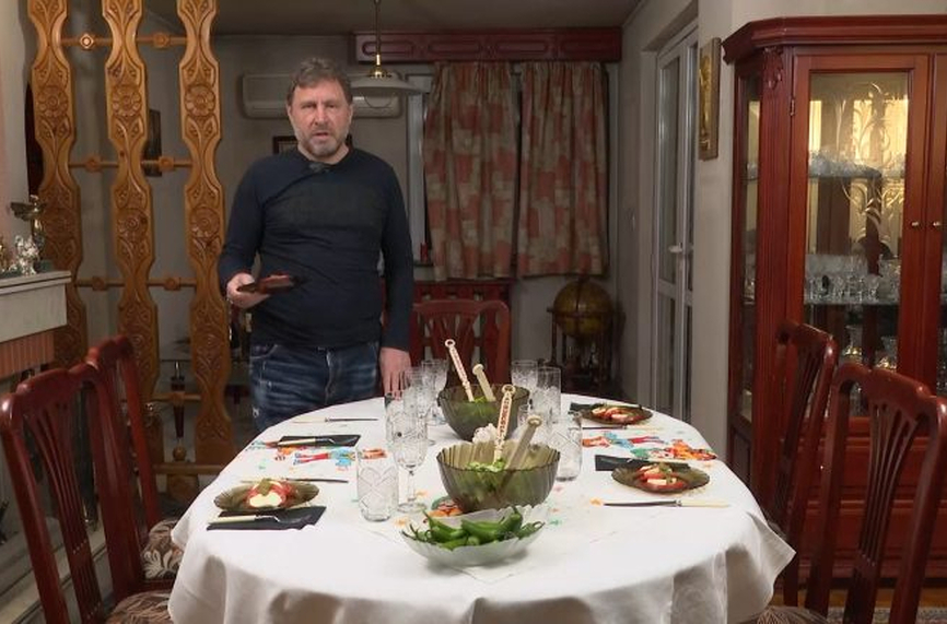 Вили Вуцов стана готвач, прави "блъскан" чийзкейк