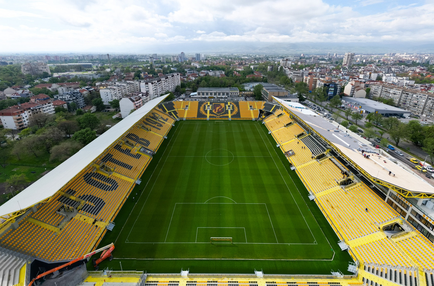 Националите се местят в Пловдив, УЕФА инспектира "Колежа"