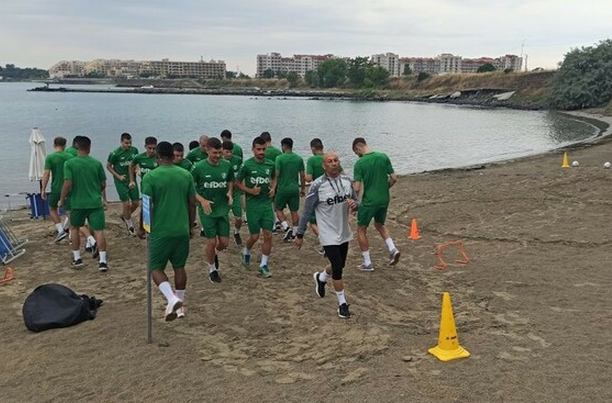 В Поморие: Берое тренира на плажа в последния ден от лагера