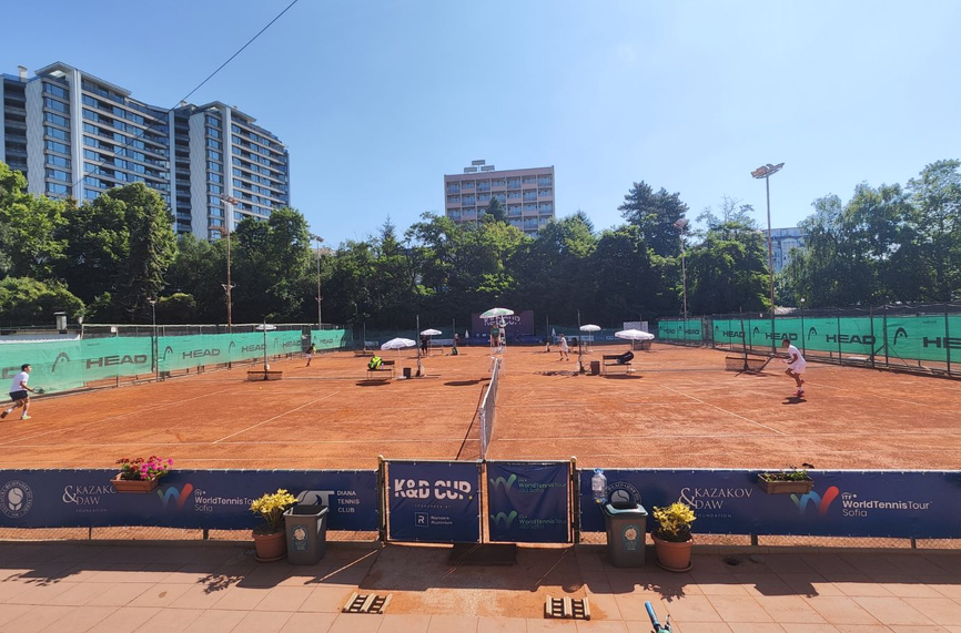 Симеон Терзиев се класира за втория кръг на турнир за мъже от ITF в София