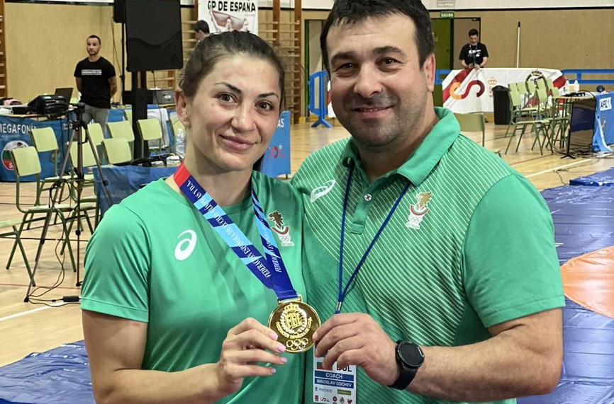 Евелина Николова с титлата от Гран при на Испания по борба