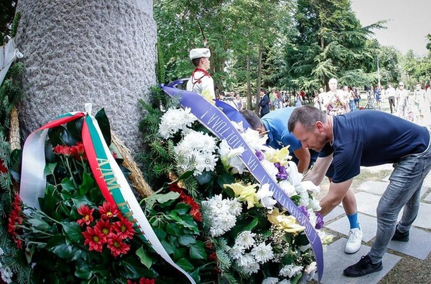 Топузаков и юноши на Левски почетоха Апостола на Свободата