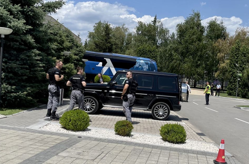 В Скопие: Пазят строго Левски
