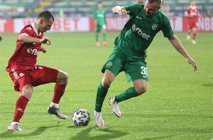 Клуб от Чемпиъншип се е насочил към Георги Русев