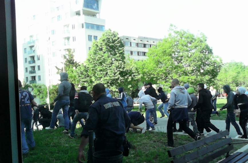 Бой между фенове на Левски и ЦСКА, кръв и арестувани