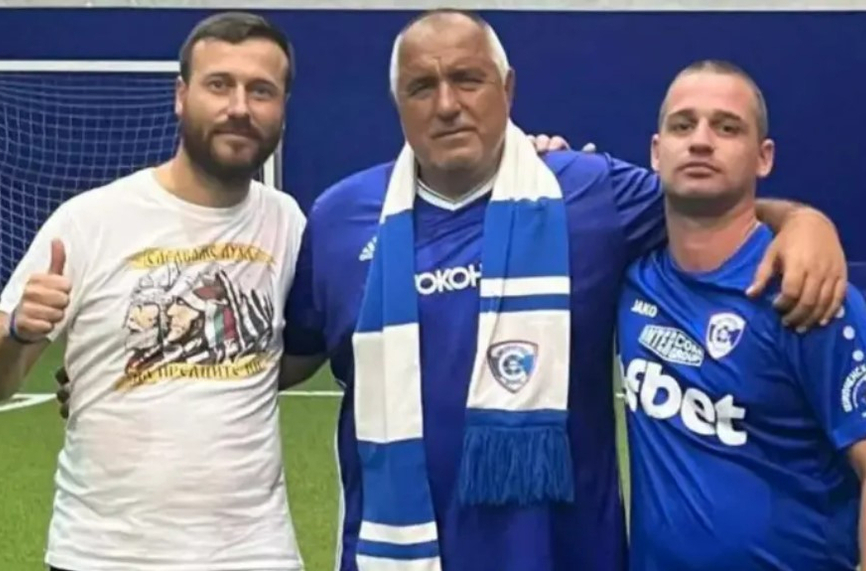 Бойко Борисов получи специален подарък от фенове на „Спартак“ (Варна)