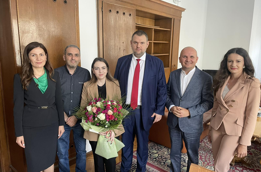 Пеевски поздрави Нургюл и обеща подкрепа за бъдещата й подготовка