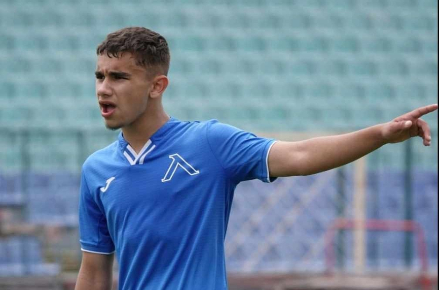 Левски промотира дете-чудо в първия отбор