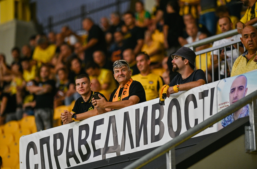 БЕЗУМНО! Уцелили Ел Маестро с...маслина