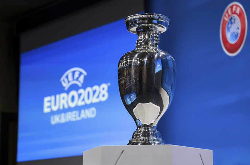 Британският премиер се кефи на домакинството на Евро 2028