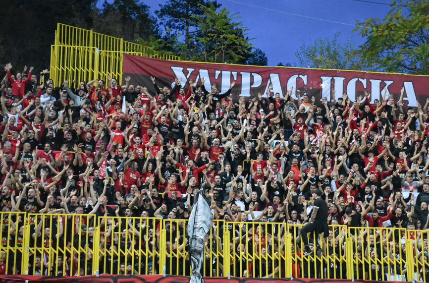 Срещу кого всъщност протестират феновете?