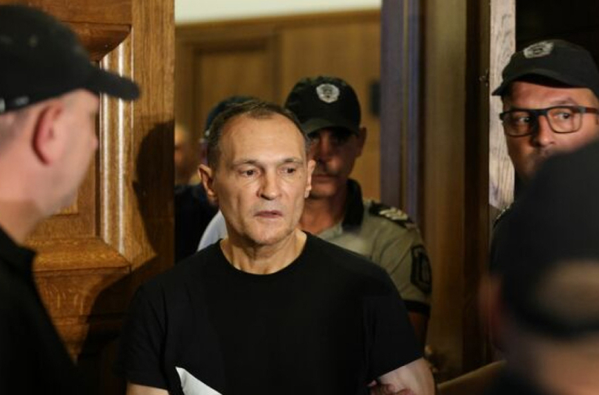Божков за Левски: Не им искам парите!