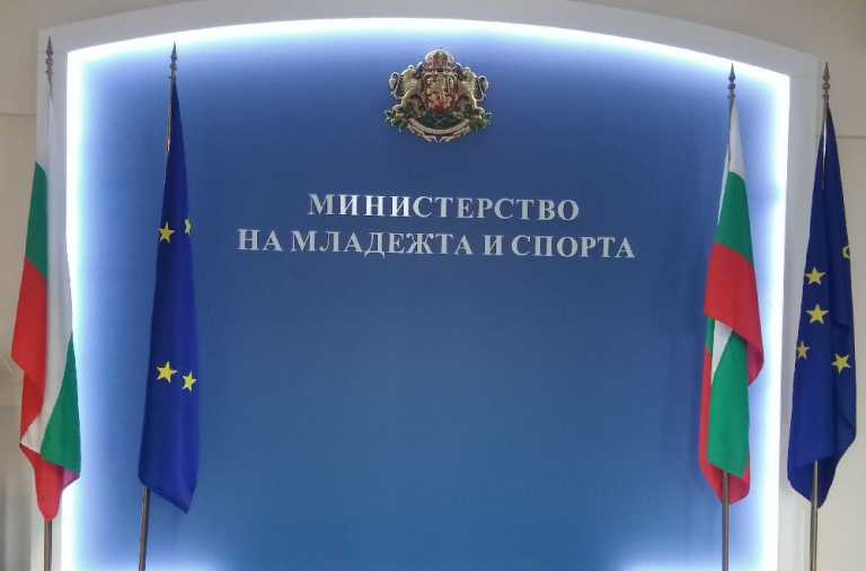 След акцията в ММС: Повдигнаха обвинение на треньора на щангистите и сина му