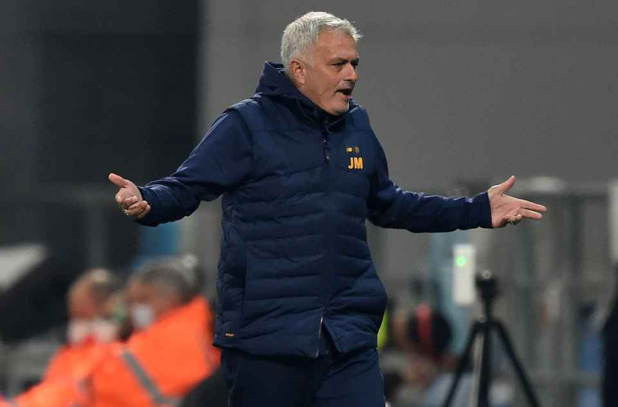 Рома не бърза да предлага нов договор на Моуриньо