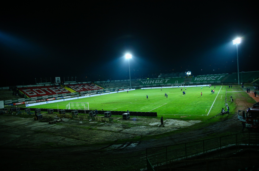 Ботев (Враца) се раздели с двама