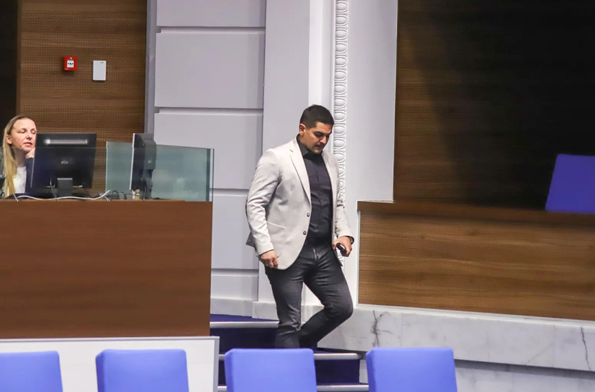 Руди Гела налетял на депутат