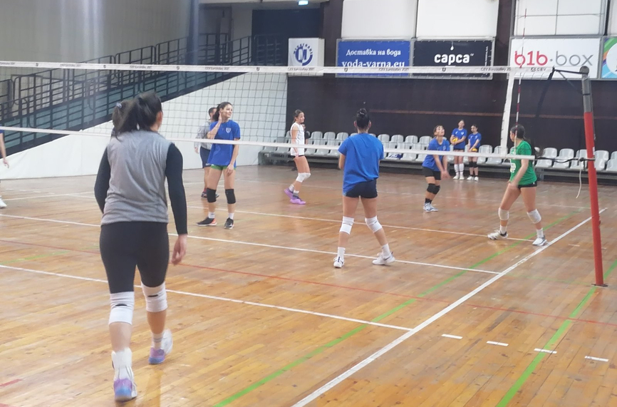 Варна ДКС приема Левски