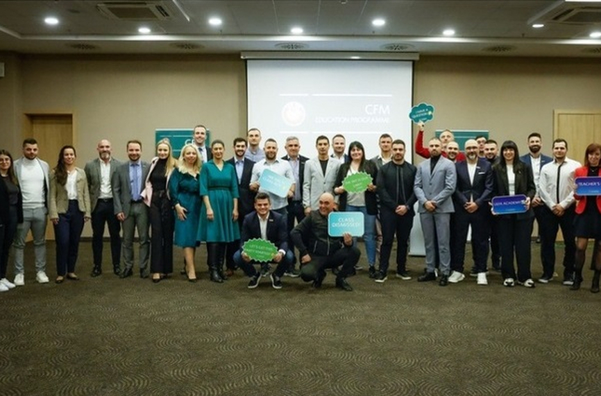 Шефът на „армейската“ школа с престижна диплома