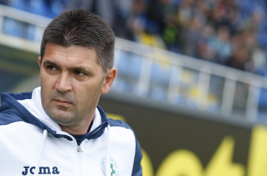 ОФИЦИАЛНО: Ангел Стойков продължава с Черноморец Бургас