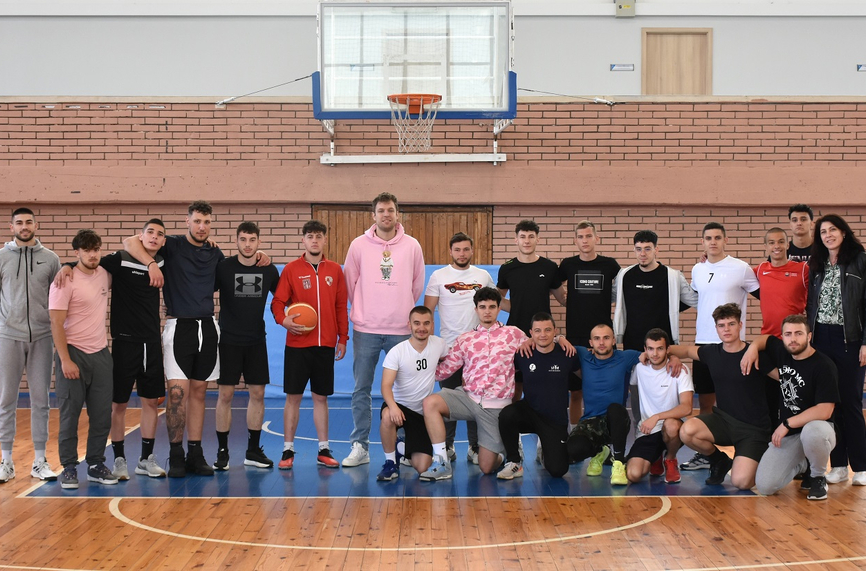 Везенков изненада студенти на НСА