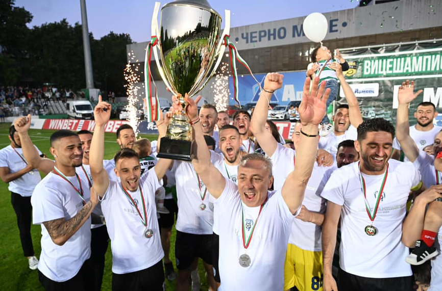 Георги Иванов връчи купата и медалите на Черно море