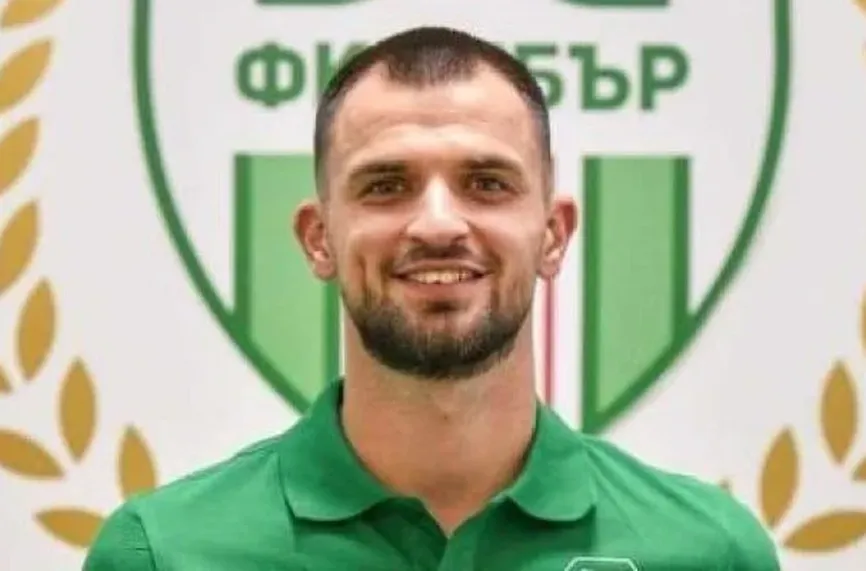 Хебър се раздели с нападател