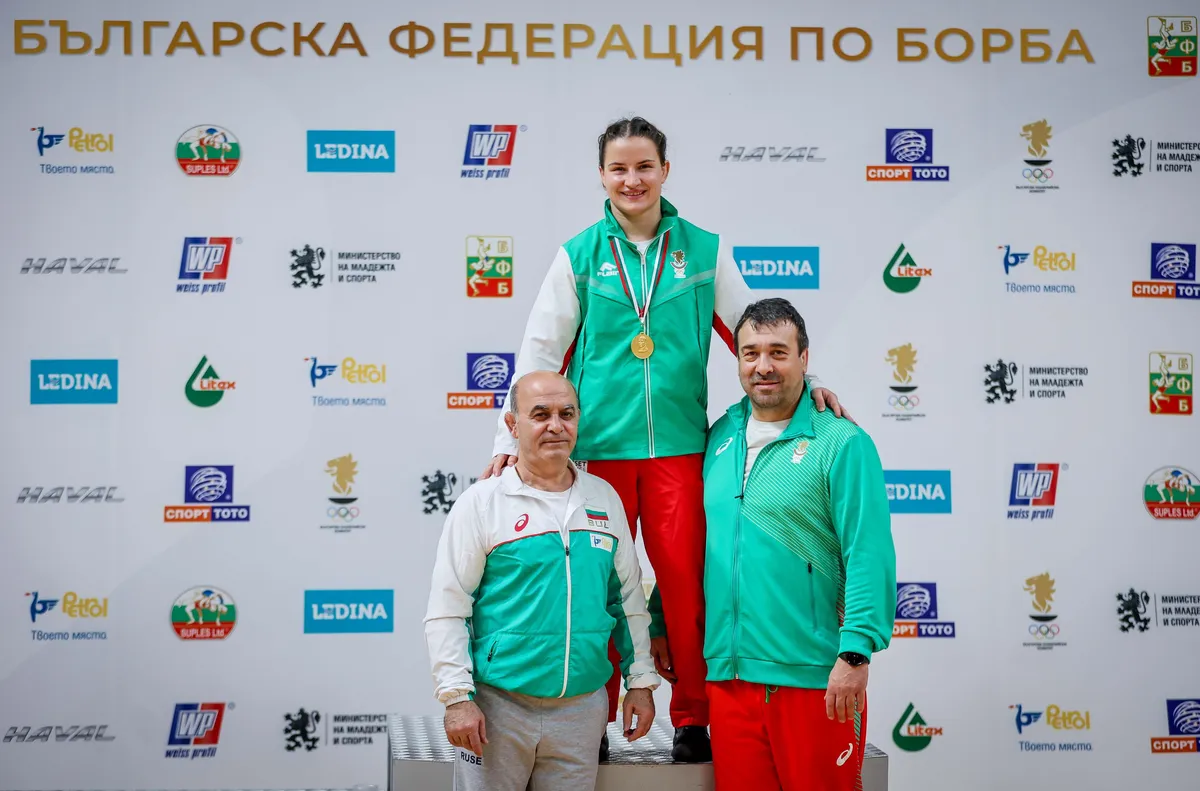 Седем български борци достигнаха до полуфиналите във Варна