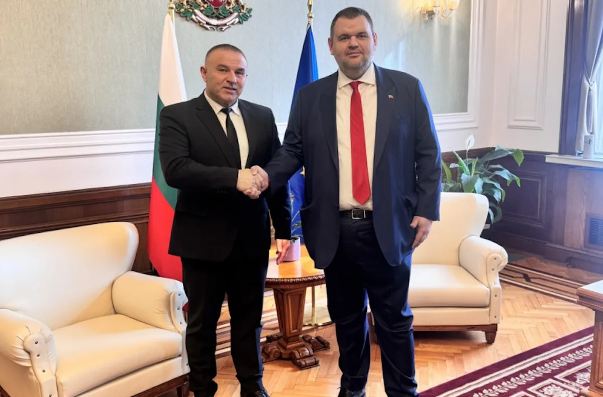 Пеевски спасява щангите
