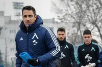 Двама дават отговори на Левски днес